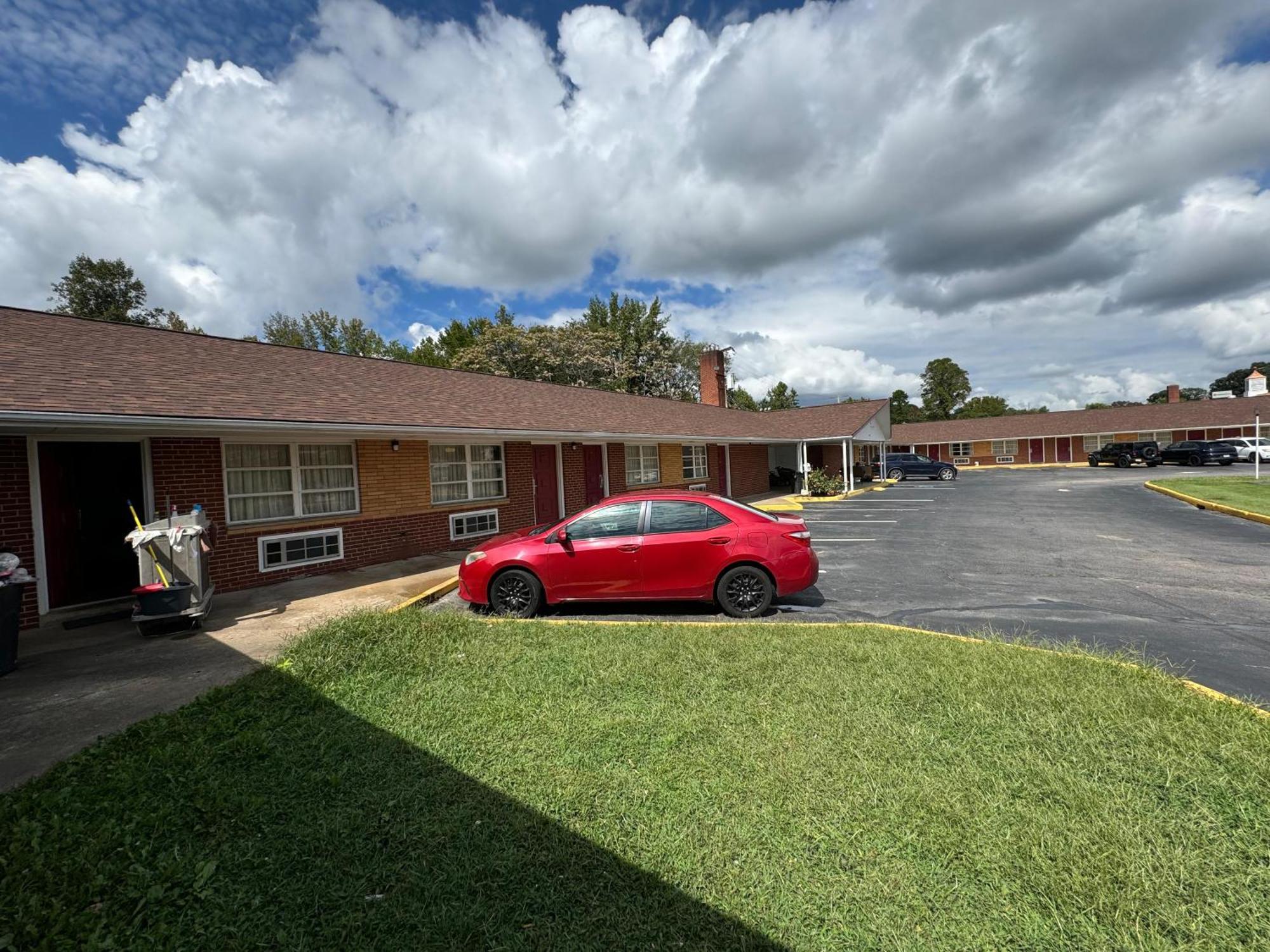Travel Inn By Oyo Danville Us-29 ภายนอก รูปภาพ