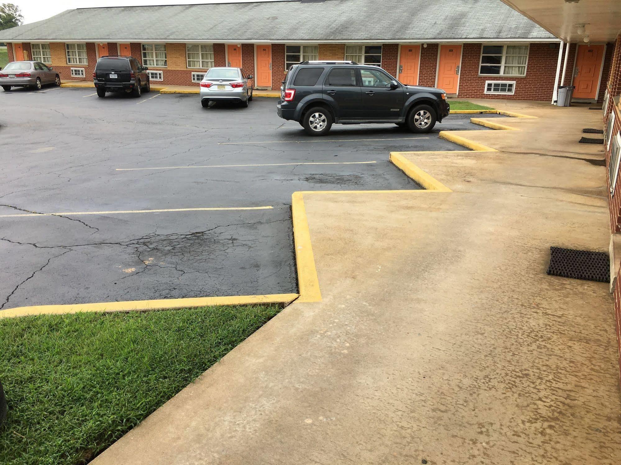 Travel Inn By Oyo Danville Us-29 ภายนอก รูปภาพ
