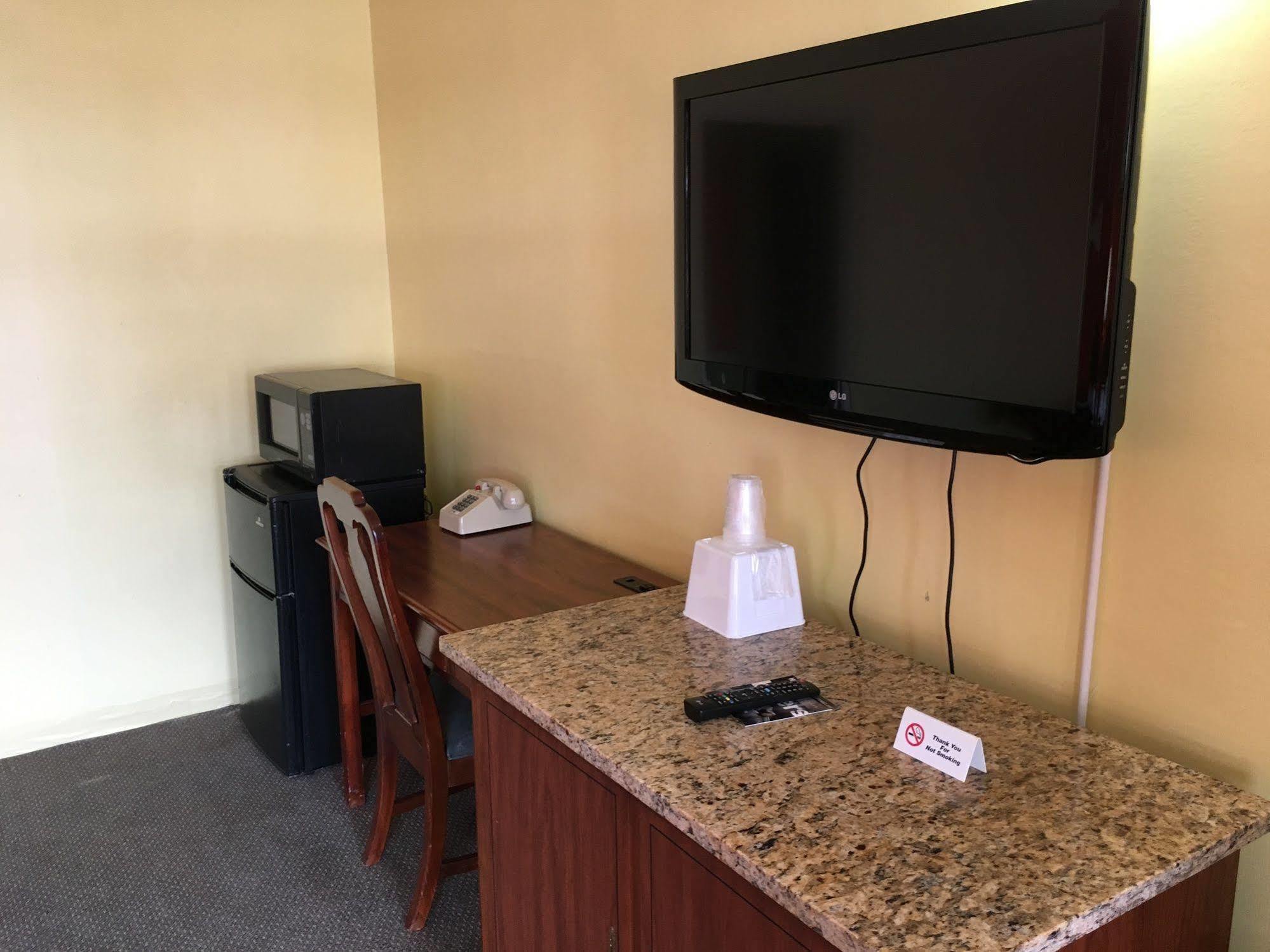 Travel Inn By Oyo Danville Us-29 ภายนอก รูปภาพ
